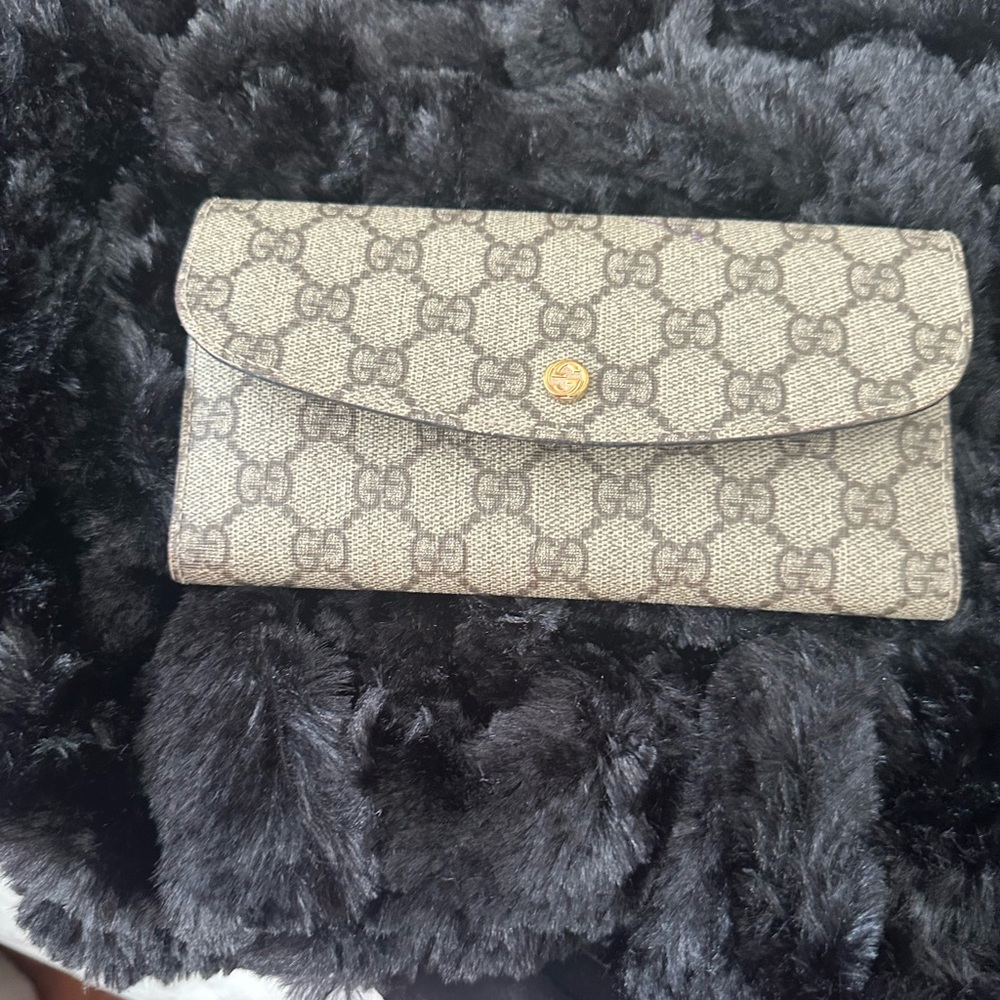 Not FOR SALE. Authentic Gucci Beige Monogram Wallet